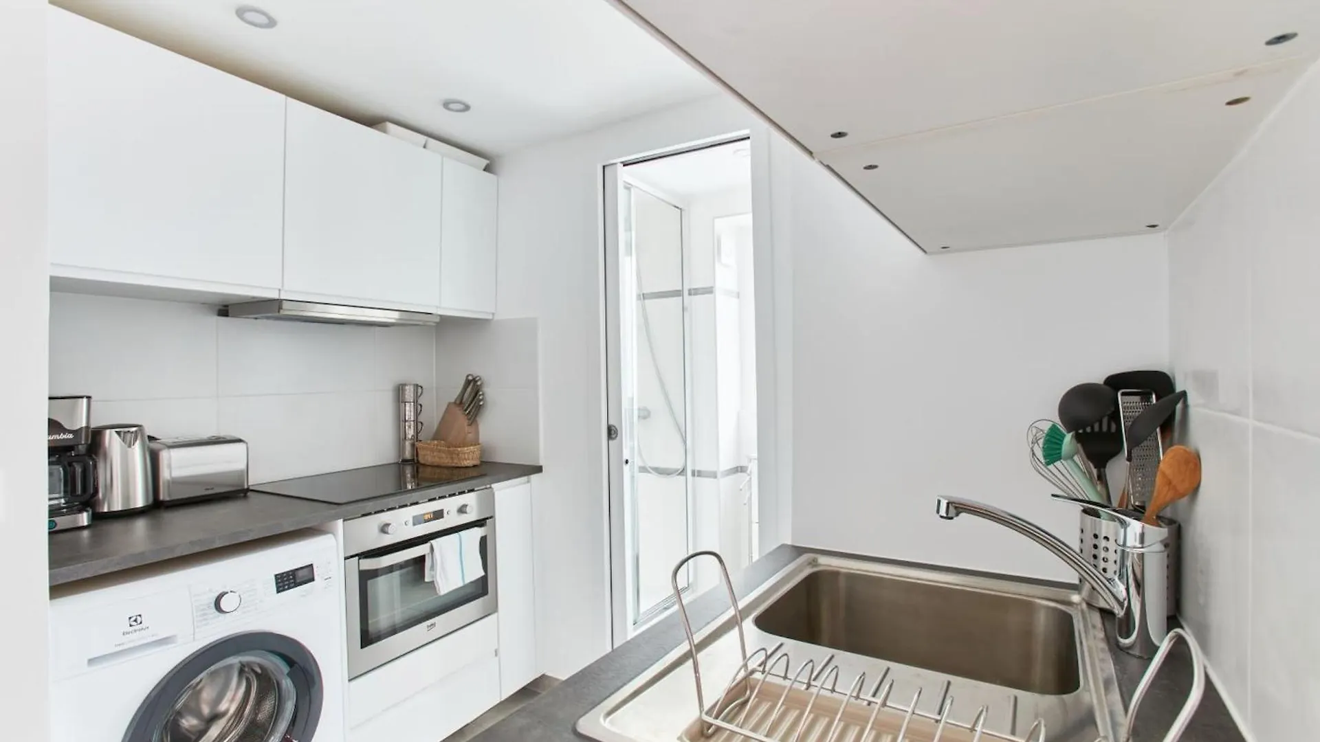 Montmartre & Sacre-Coeur Basilica - 1Br - Cityapartmentstay Paris Apartment