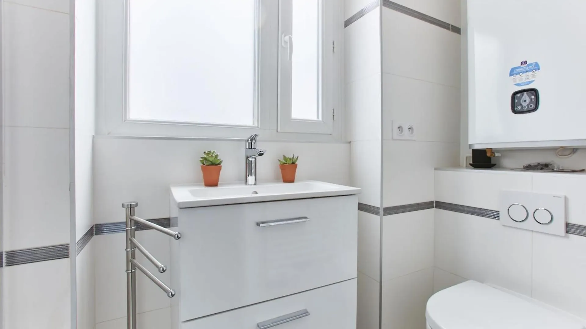 Montmartre & Sacre-Coeur Basilica - 1Br - Cityapartmentstay Paris Apartment