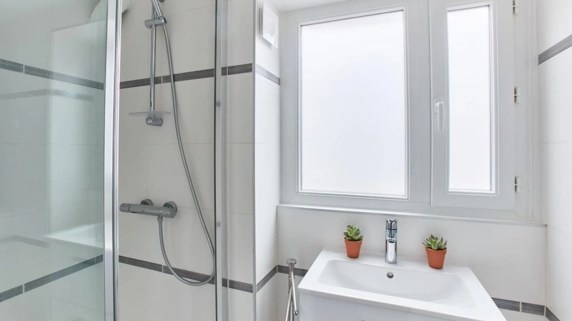 Montmartre & Sacre-Coeur Basilica - 1Br - Cityapartmentstay Paris